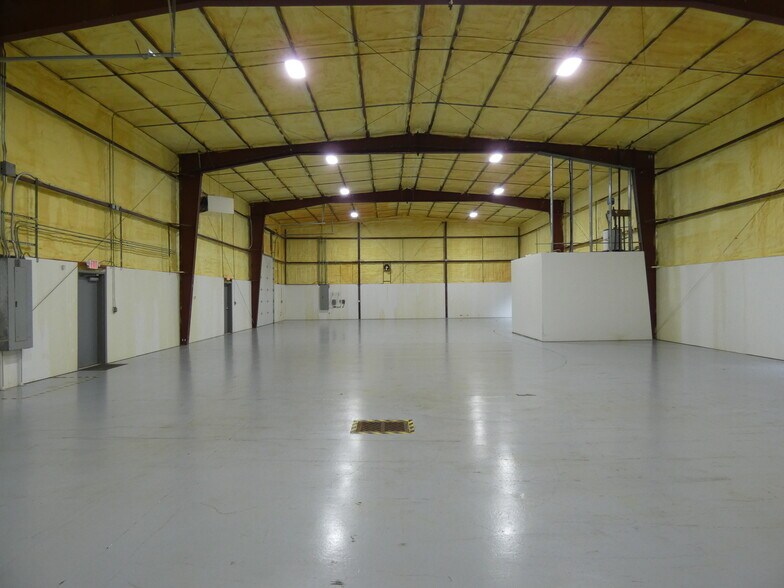More Photos Of 151 W Henry Trusler Way, Shelton Warehouse For Lease