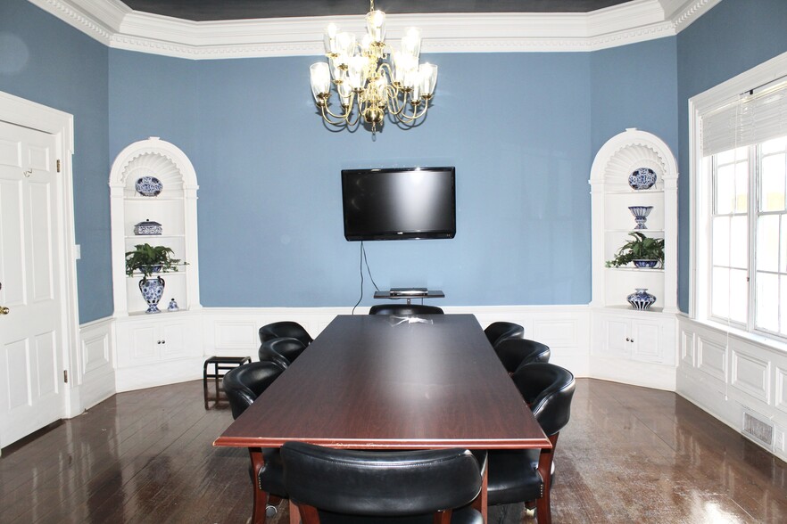 More Photos Of 2005 N Country Club Dr, Montgomery Schools For Sale