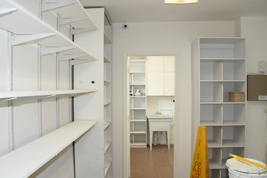 More Photos Of 1920 SW 22nd St, Miami Medical For Lease
