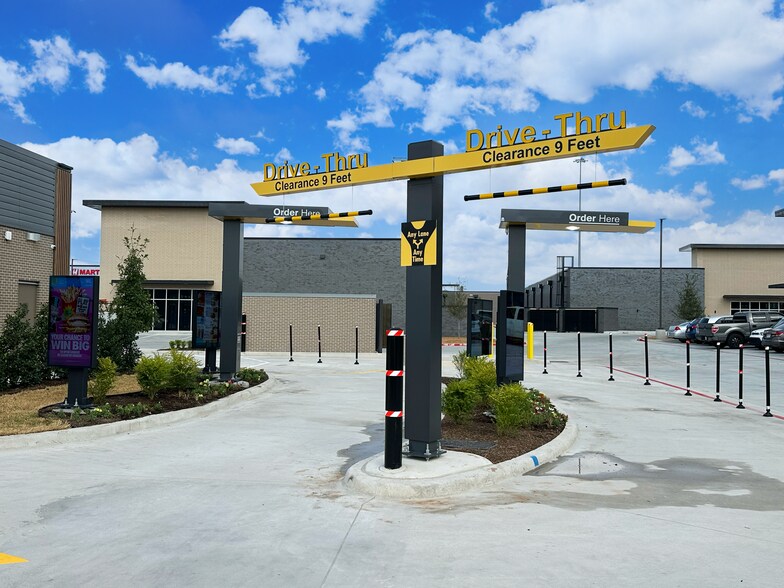 More Photos Of 3900 NE Loop 820, Haltom City Fast Food For Sale