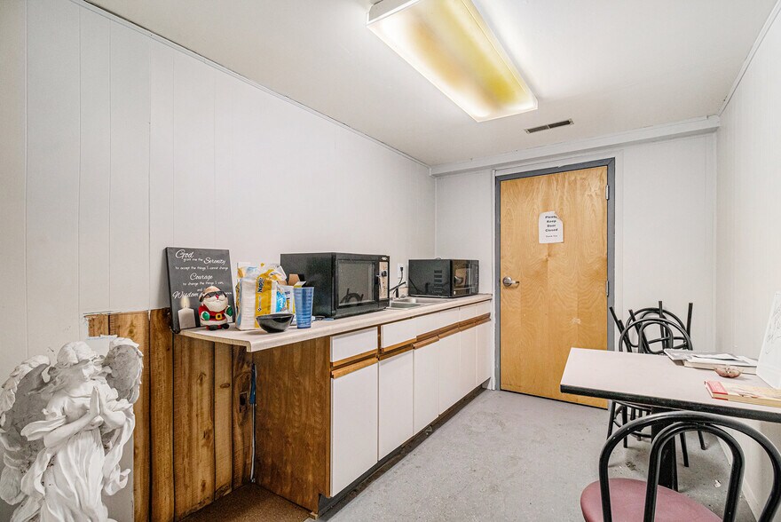 More Photos Of 715 Kingsbury St, Maumee Warehouse For Sale