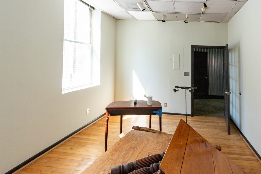 More Photos Of 115 W Saratoga St, Baltimore Storefront Retail Residential For Sale