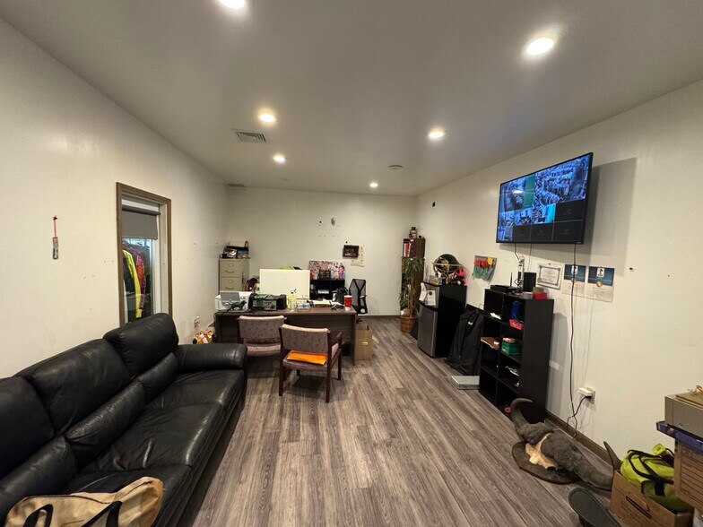 More Photos Of 98-718 Moanalua Rd, Pearl City Warehouse For Lease