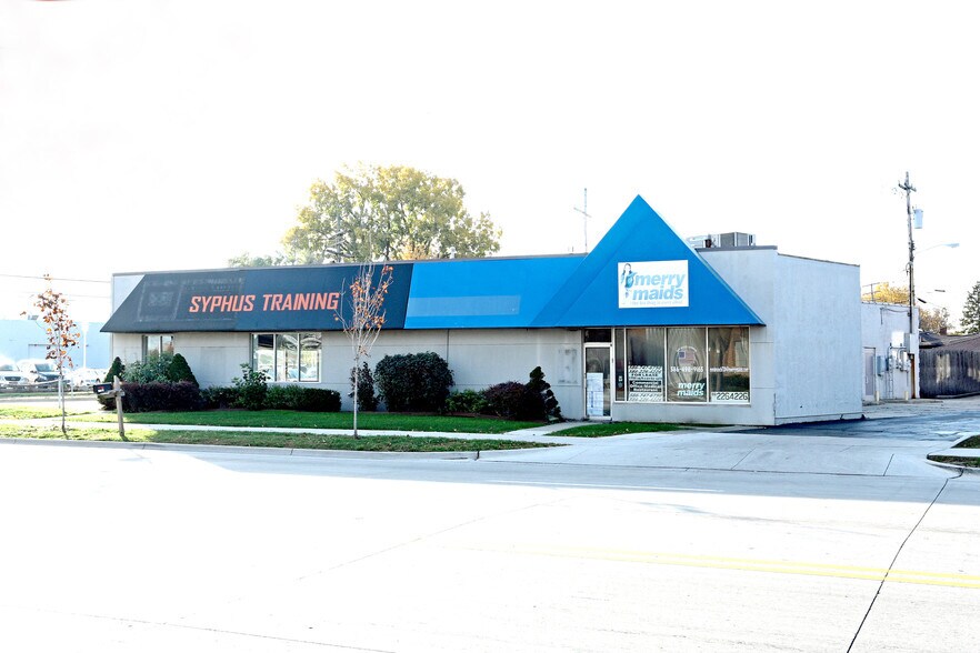 More Photos Of 20010-20012 E 9 Mile Rd, Saint Clair Shores Freestanding For Lease