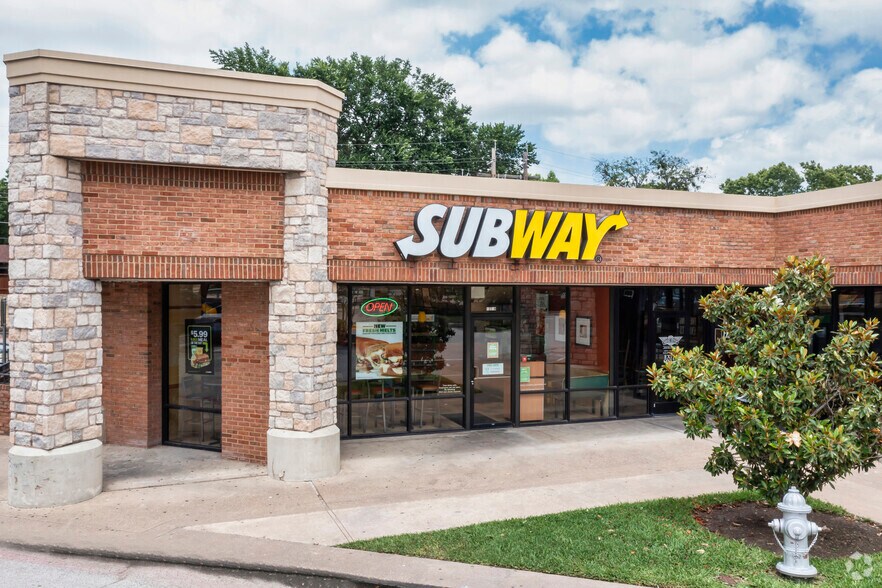 More Photos Of 1121 Northwest Hwy, Garland Storefront For Lease