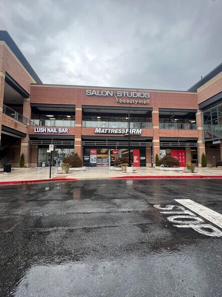 More Photos Of 1121-1181 Hammond Dr NE, Atlanta Storefront Retail Office For Lease