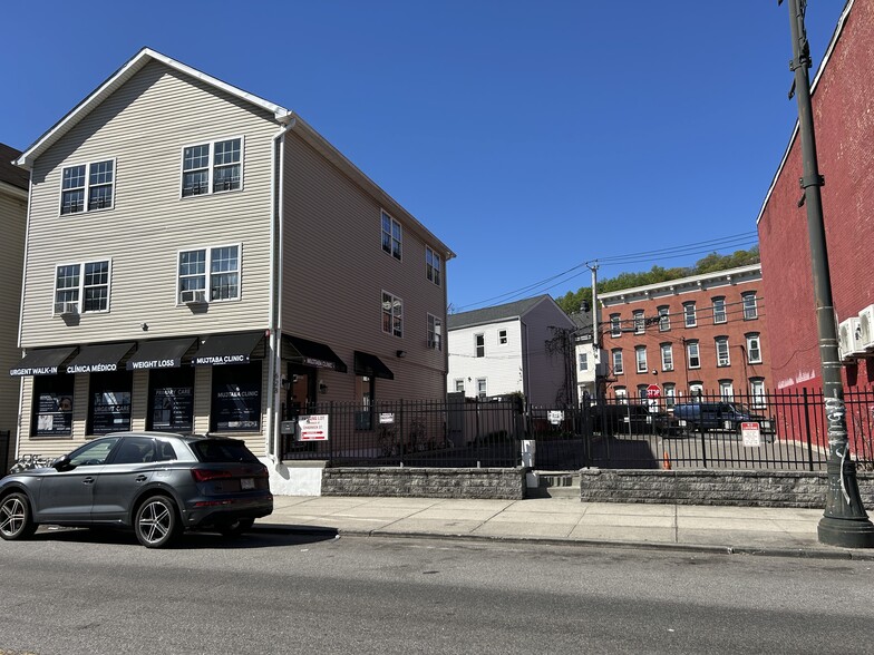 More Photos Of 624-628 Main St, Paterson Medical For Lease