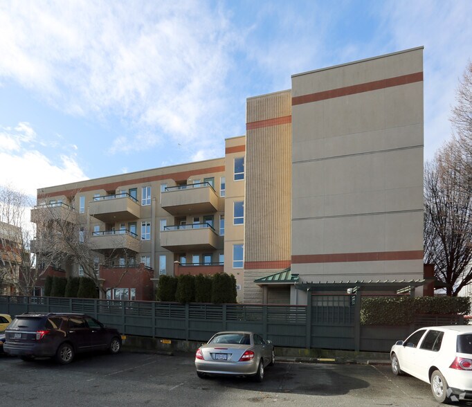 More Photos Of 1011 Johnson St, Victoria Apartments For Lease