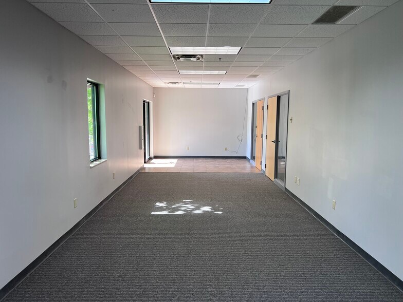 More Photos Of 422-434 Alexandersville Rd, Miamisburg Light Distribution For Lease
