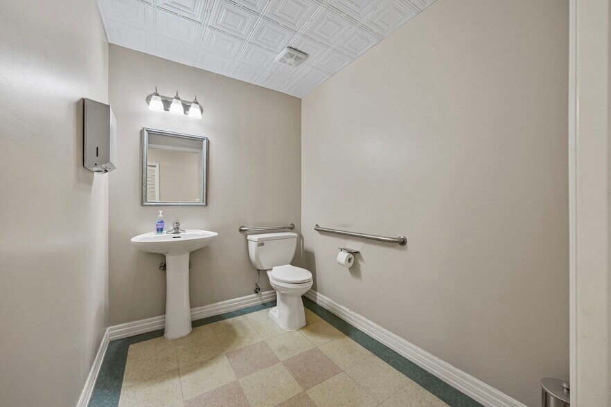 More Photos Of 14522 University Point Pl, Tampa Medical For Sale