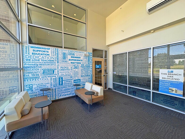 More Photos Of 275 S Stratford Dr, Meridian Bank For Lease