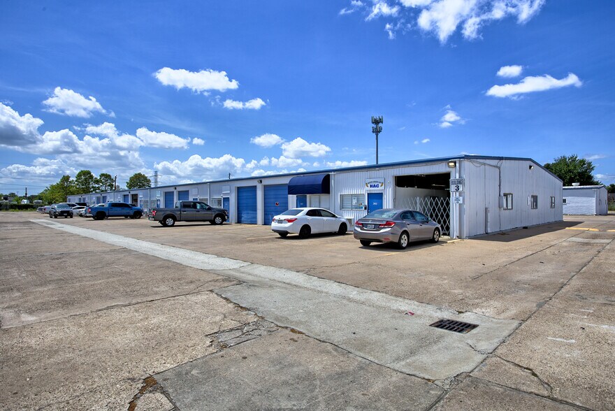 More Photos Of 15502 Old Galveston Rd, Webster Light Manufacturing For Lease