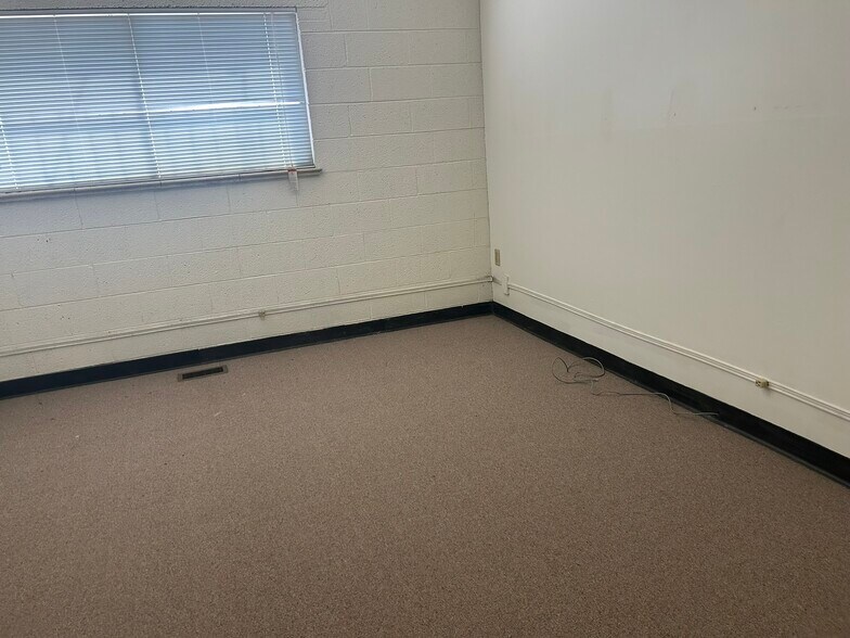 More Photos Of 420 S Federal Blvd, Denver Office For Sale