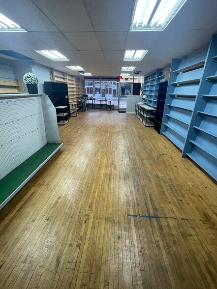 More Photos Of 522 S Main St, Elkhart Storefront Retail Residential For Lease