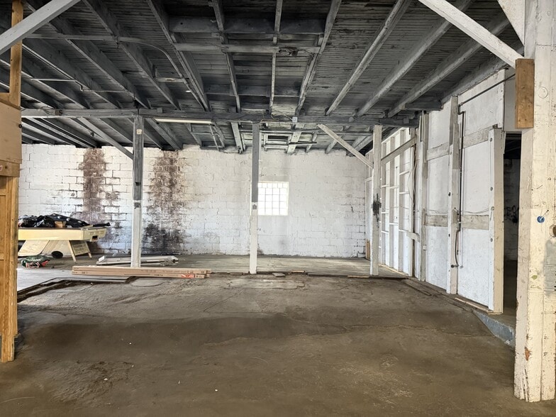 More Photos Of 31 Scott St, New Bedford Service For Sale