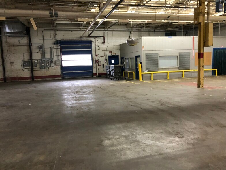 More Photos Of 318 W Howell St, Hartwell Manufacturing For Lease