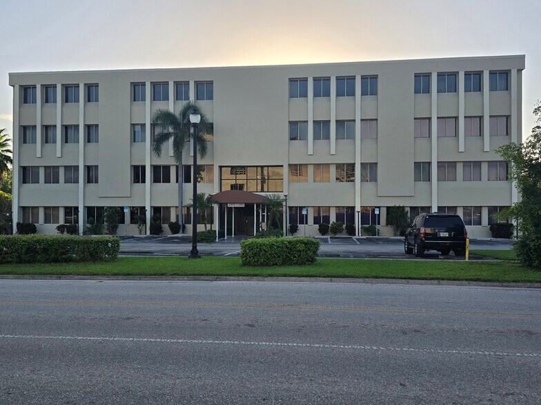 More Photos Of 3949 Evans Ave, Fort Myers Medical For Sale