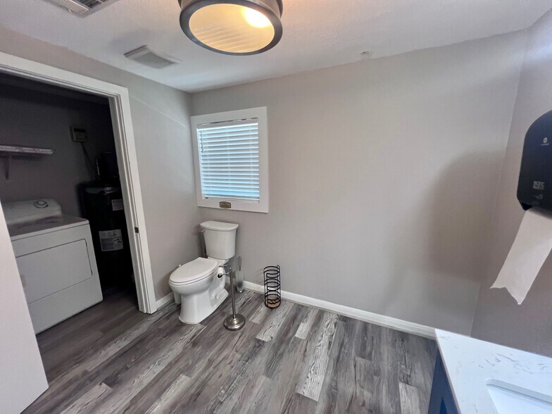 More Photos Of 2506 Anders Ln, Kemah Medical For Lease