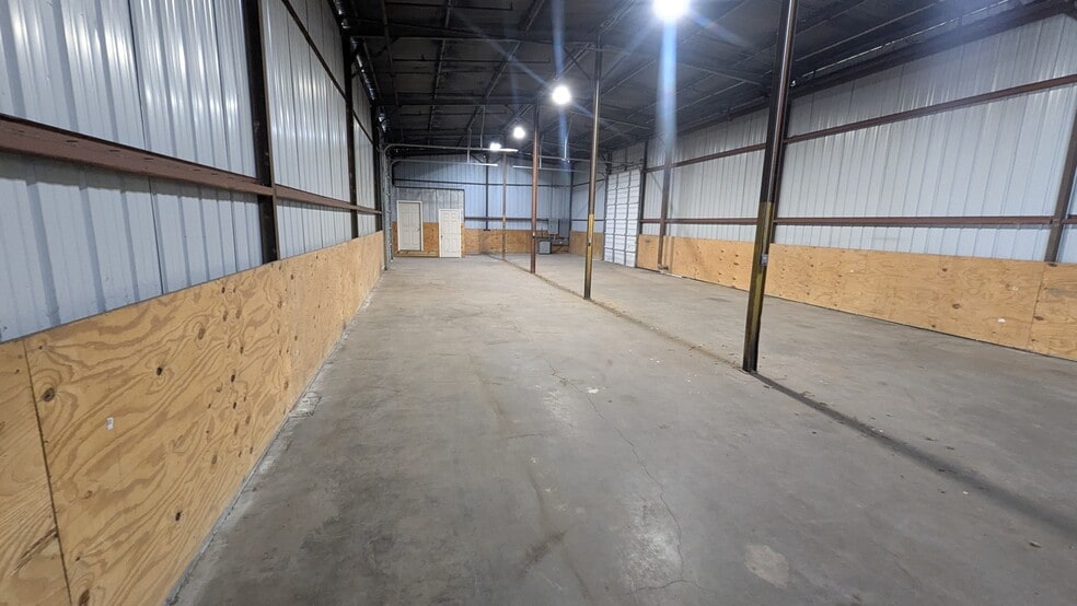 More Photos Of 6100 Centennial Blvd, Nashville Warehouse For Lease