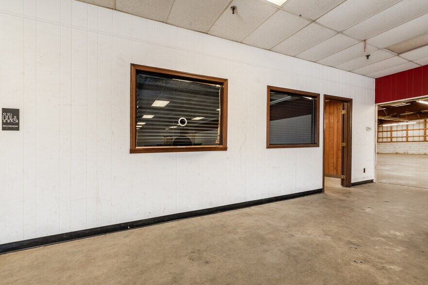 More Photos Of 43 Beaumont St, Zanesville Warehouse For Lease