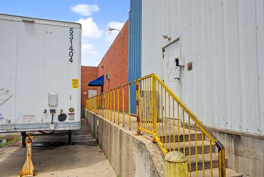 More Photos Of 500 William St, Cape Girardeau Warehouse For Lease