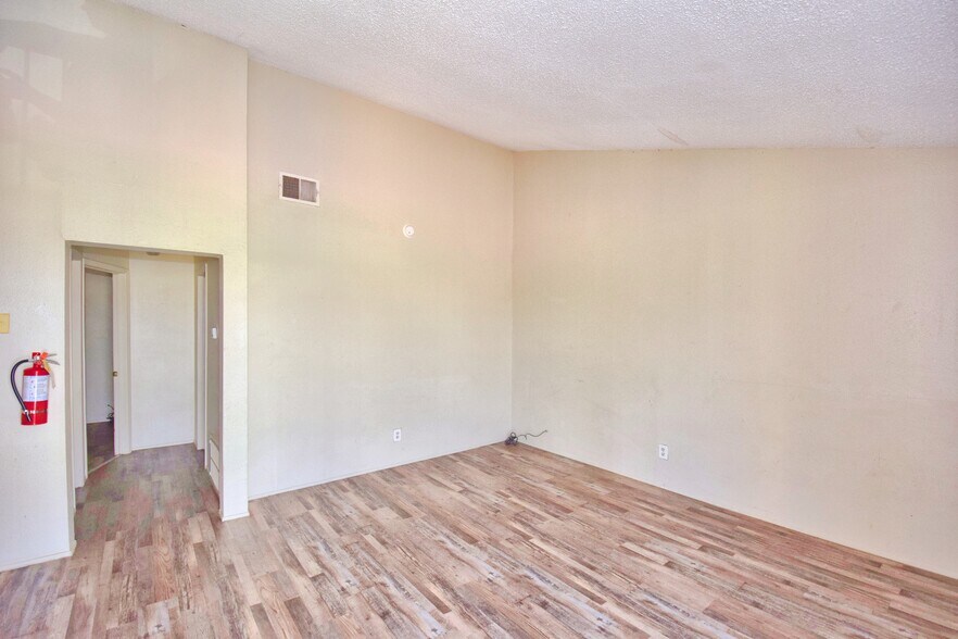 More Photos Of 303-511 E Reagan Rd, Beeville Multifamily For Sale