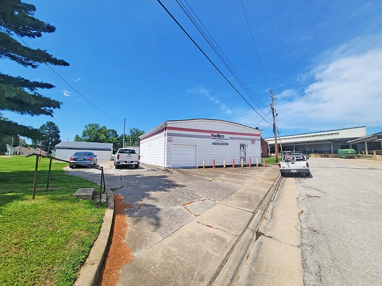 More Photos Of 118 N 16th St, Belleville Industrial For Sale