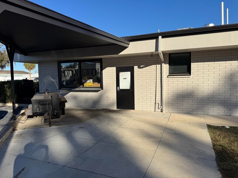 More Photos Of 235 NE Watula Ave, Ocala General Retail For Sale