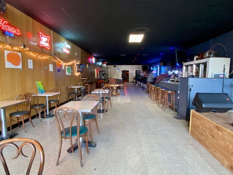 More Photos Of 4060 N Lincoln Ave, Chicago General Retail For Sale