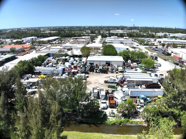 More Photos Of 4130 Wausau Rd, Fort Myers Warehouse For Lease
