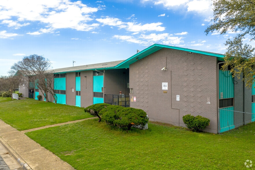 More Photos Of 3299 S Polk St, Dallas Apartments For Sale