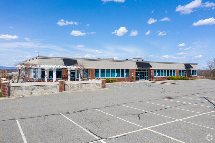 More Photos Of 4 Crotty Ln, New Windsor Township Medical For Lease