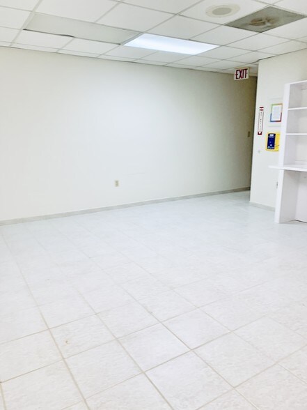 More Photos Of 8370 W Flagler St, Miami Medical For Lease