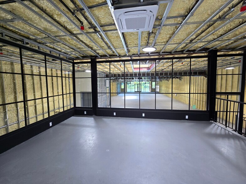 More Photos Of 20 Tower Pl, Roslyn Movie Theatre For Lease