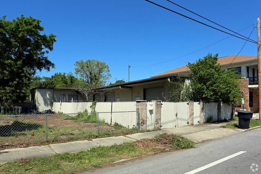 Primary Photo Of 115 S De Villiers St, Pensacola Warehouse For Lease