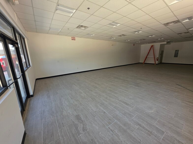 More Photos Of 3843 Glenwood Rd, Decatur Convenience Store For Lease