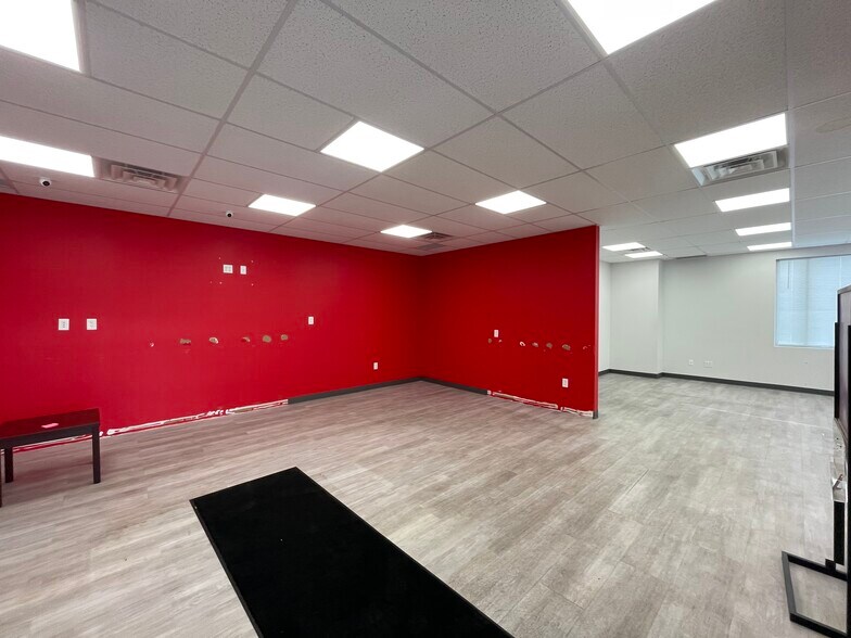 More Photos Of 34465 Euclid Ave, Willoughby General Retail For Lease