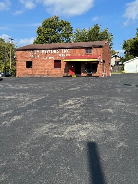 More Photos Of 775 W Chestnut St, Washington Auto Dealership For Sale