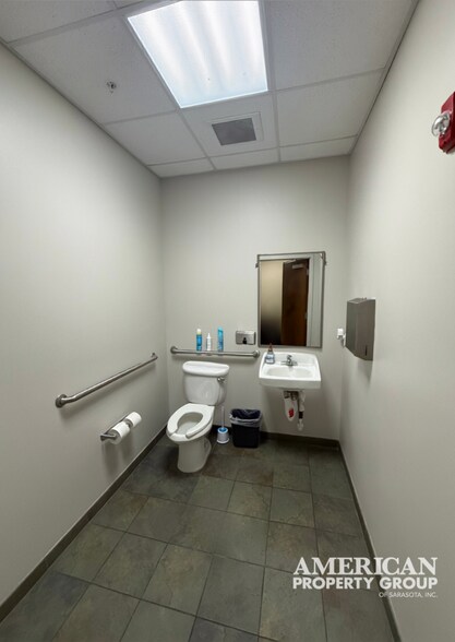 More Photos Of 5715 21st Ave W, Bradenton Medical For Sale