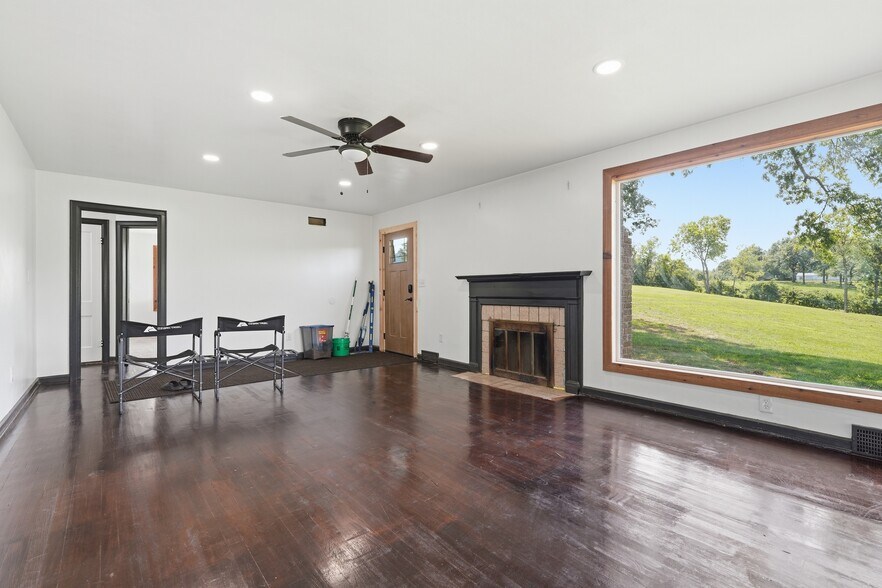 More Photos Of 10907 E 87th St, Raytown Multifamily For Sale