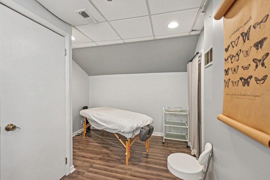 More Photos Of 56 N Franklin St, Delaware Freestanding For Sale