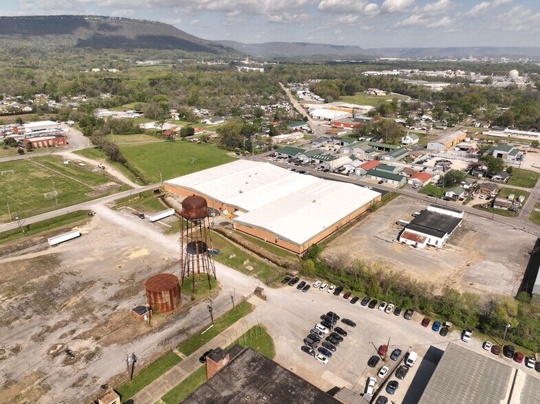 More Photos Of 418-420 W Lake Ave, Rossville Warehouse For Sale