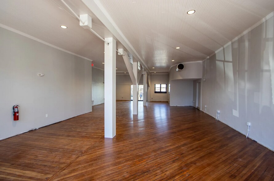 More Photos Of 1225-1229 Lincoln St, Columbia Freestanding For Lease