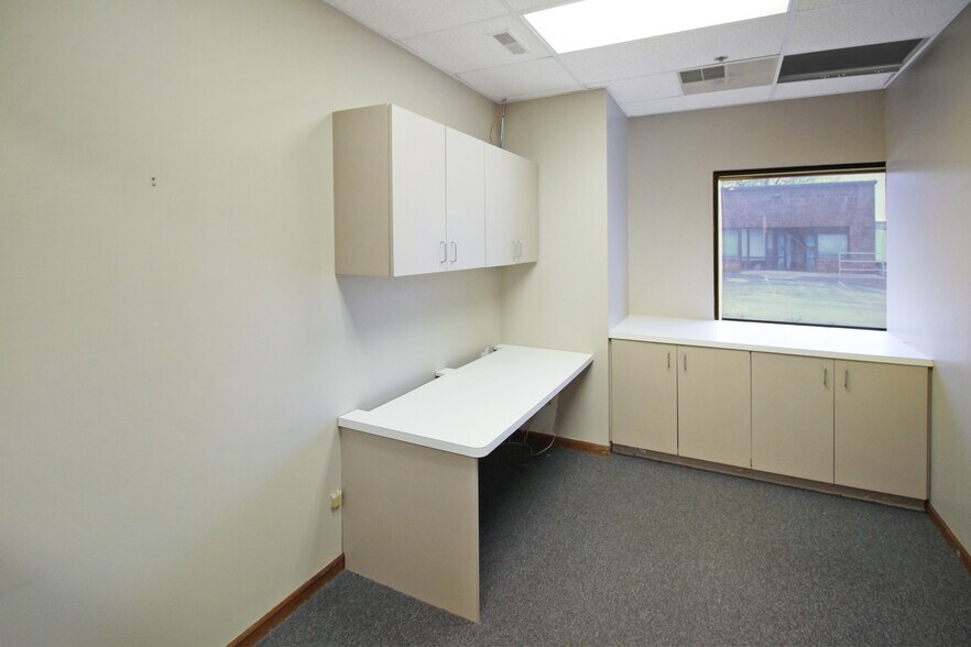 More Photos Of 2600 Keslinger Rd, Geneva Showroom For Lease