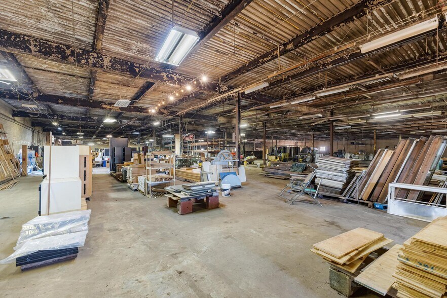 More Photos Of 115 Mill St, Warrenville Manufacturing For Sale