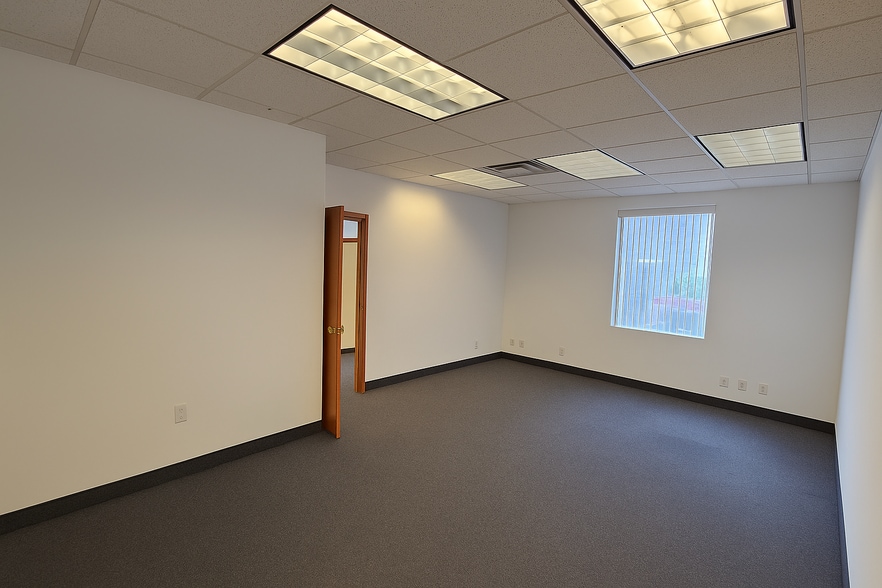 More Photos Of 31-21 31st St, Long Island City Office For Lease