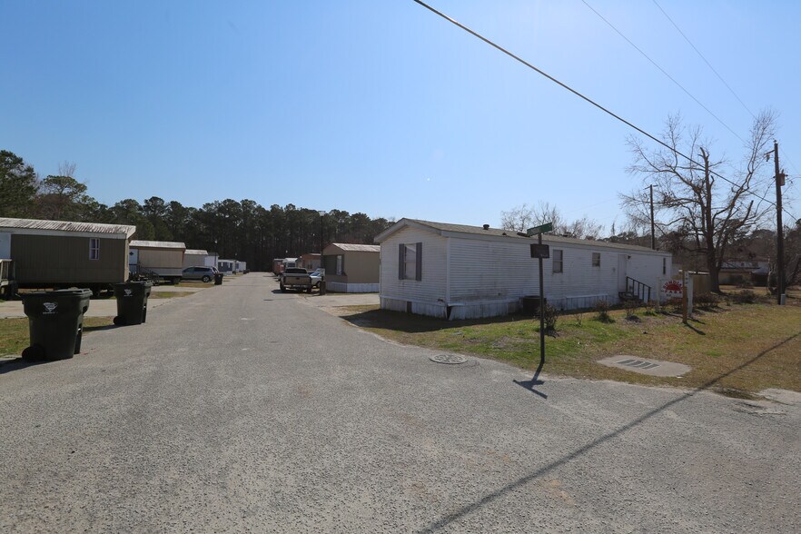 More Photos Of 306 Sundial Ln, Ladson Manufactured Housing Mobile Home Park For Sale