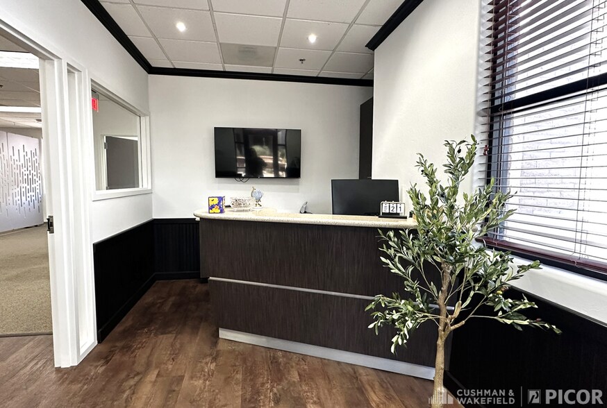 More Photos Of 3067 W Ina Rd, Tucson Office For Lease