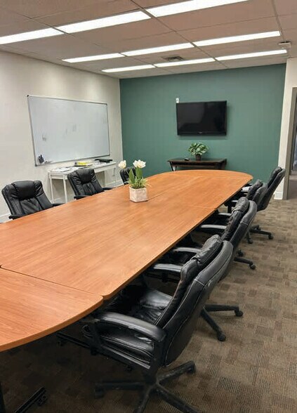 More Photos Of 1749 Portage Av, Winnipeg Office For Lease
