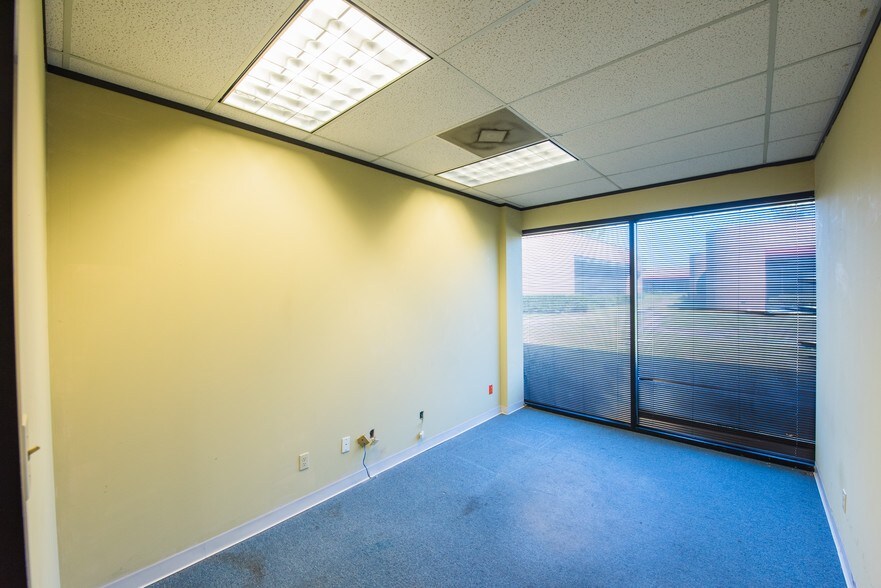 More Photos Of 25307 I-45, Spring Medical For Lease